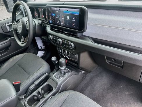 Used 2025 Jeep Gladiator Sport AWD/4WD image 34