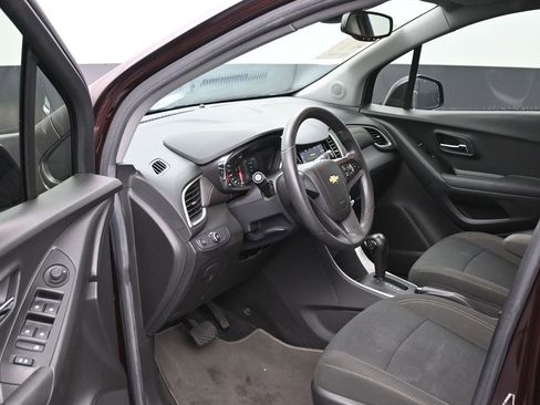 Used 2021 Chevrolet Trax LS image 11