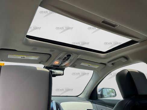 Used 2017 Chevrolet Equinox Premier FWD image 17