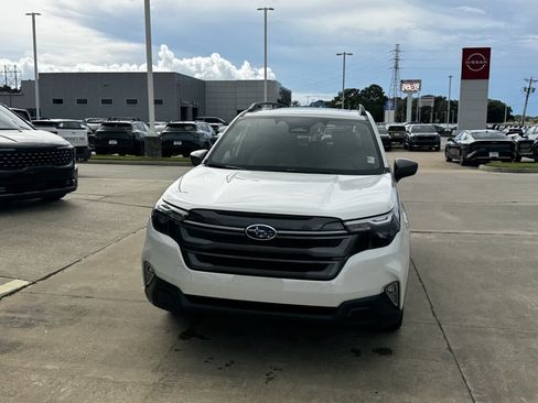 Used 2026 Subaru Forester Premium AWD/4WD image 4