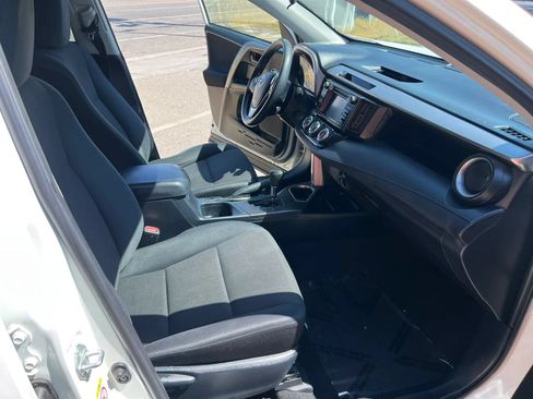 Used 2016 Toyota RAV4 LE FWD image 10