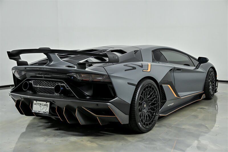 Used 2019 Lamborghini Aventador SVJ AWD/4WD image 14