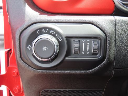 Used 2019 Jeep Wrangler Unlimited Rubicon w/ Cold Weather Group AWD/4WD image 26