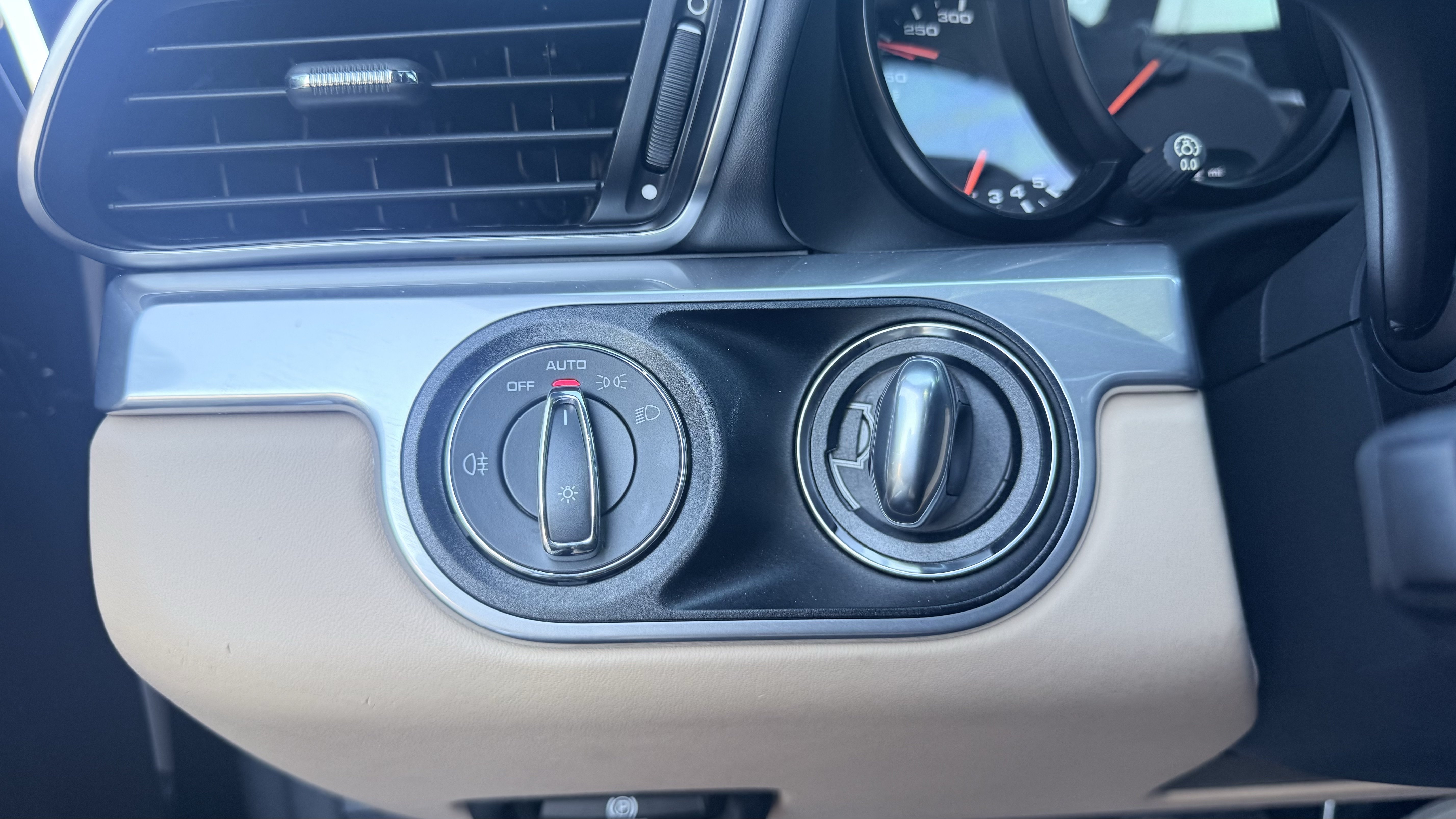 Used 2018 Porsche 911 Carrera image 37