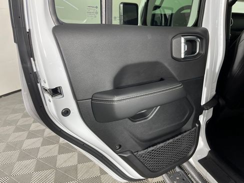 Used 2022 Jeep Wrangler Unlimited Sahara image 12