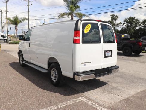 Used 2025 Chevrolet Express 2500 w/ Driver Convenience Package RWD image 10