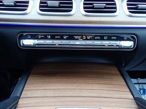 Used 2025 Mercedes-Benz GLE 350 4MATIC w/ AMG Line Exterior image 21