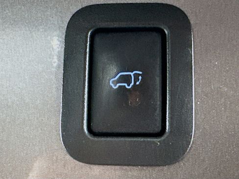 Used 2017 Toyota Highlander XLE image 32