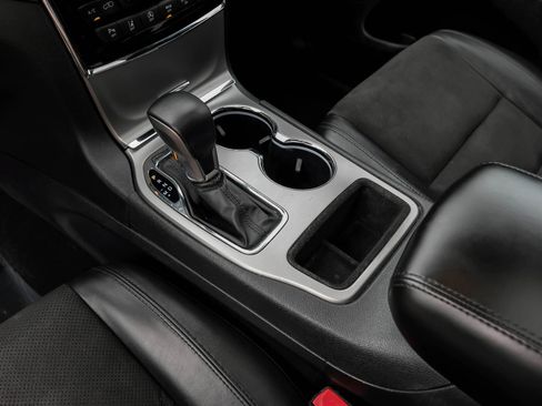 Used 2020 Jeep Grand Cherokee Altitude RWD image 26