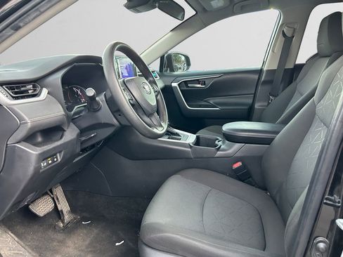 Used 2024 Toyota RAV4 XLE FWD image 5