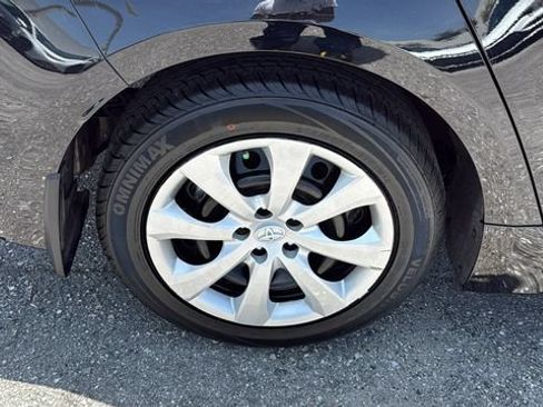 Used 2025 Toyota Corolla LE FWD image 11