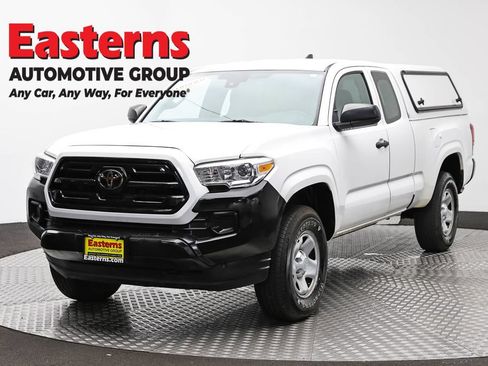 Used 2018 Toyota Tacoma SR RWD image 1