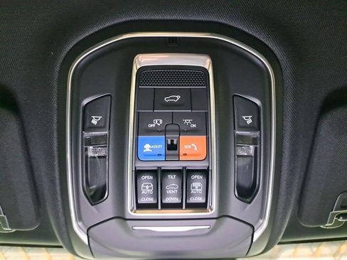 New 2025 Jeep Grand Cherokee L Limited w/ Luxury Tech Group II AWD/4WD image 34