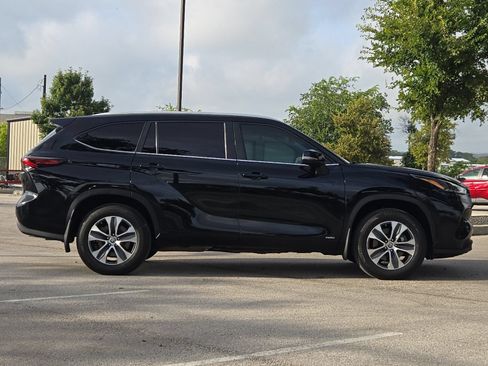 Used 2024 Toyota Highlander XLE AWD/4WD image 6