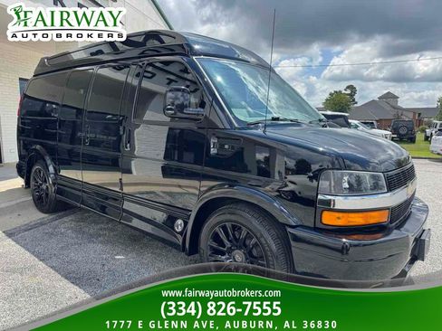 Used 2021 Chevrolet Express 2500 w/ Enhanced Convenience Package RWD image 4