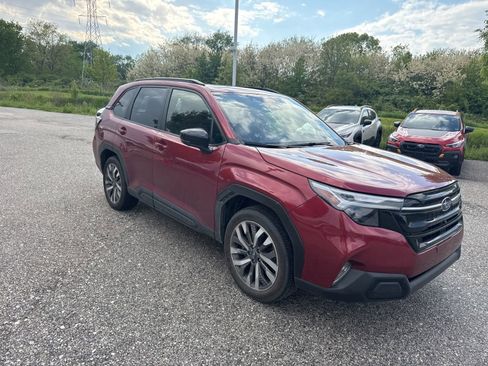 Certified 2025 Subaru Forester Touring AWD/4WD image 1
