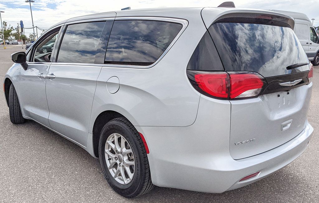 Used 2023 Chrysler Voyager LX FWD image 4