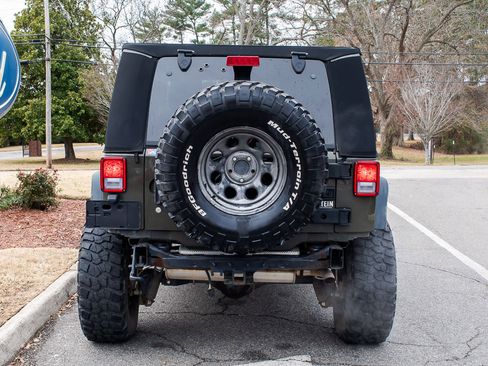 Used 2016 Jeep Wrangler Unlimited Rubicon w/ Connectivity Group image 4