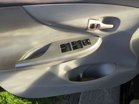 Used 2013 Toyota Corolla LE FWD image 8