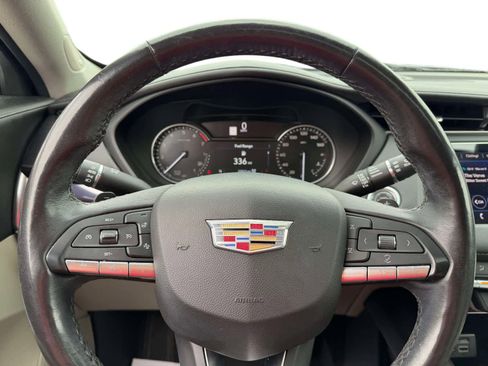 Used 2022 Cadillac XT4 Luxury w/ Cold Weather Package AWD/4WD image 27