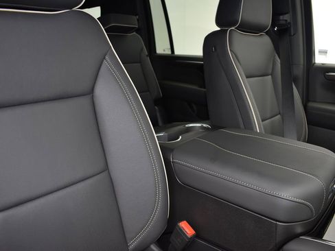 New 2025 Chevrolet Suburban Premier image 25