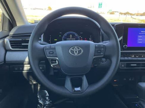 Used 2026 Toyota Camry LE w/ Convenience Package image 19