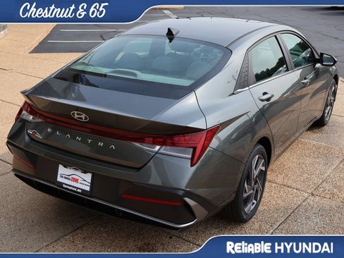 Certified 2025 Hyundai Elantra SEL w/ Cargo Package FWD image 6