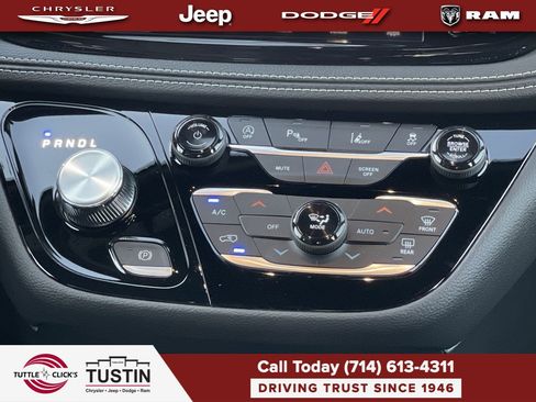 New 2026 Chrysler Pacifica Select FWD image 13