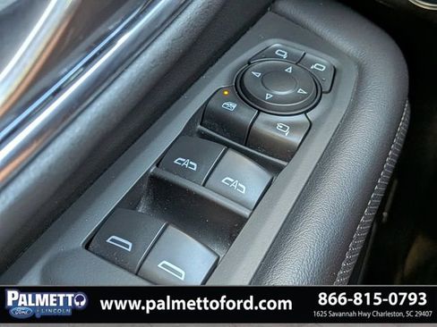 Used 2022 GMC Yukon XL SLT w/ SLT Luxury Package image 25