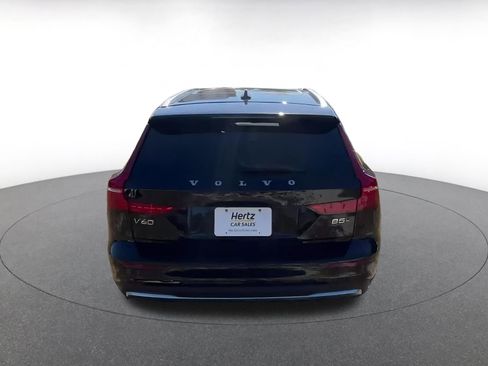 Used 2025 Volvo V60 B5 Cross Country Plus image 12