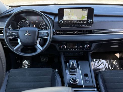 Used 2024 Mitsubishi Outlander SE image 17