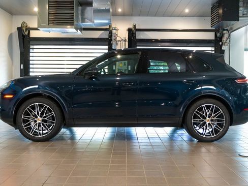 Certified 2024 Porsche Cayenne AWD/4WD image 2