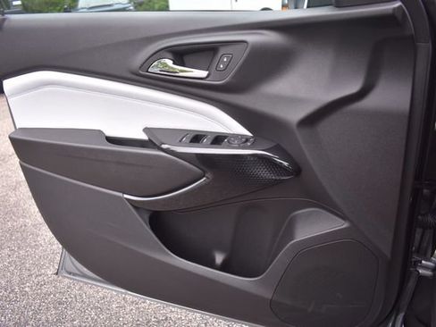 New 2026 Chevrolet Trax LT w/ Sunroof Package FWD image 30