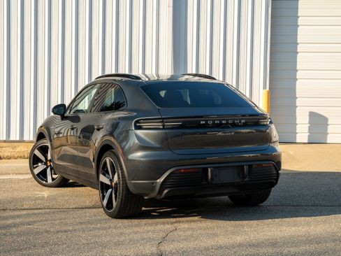 New 2026 Porsche Macan 4 Electric image 3