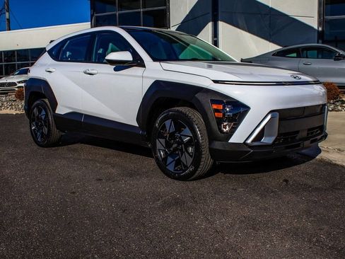 Used 2024 Hyundai Kona SE image 3