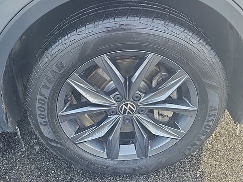 Certified 2023 Volkswagen Tiguan SE w/ Panoramic Sunroof Package image 27