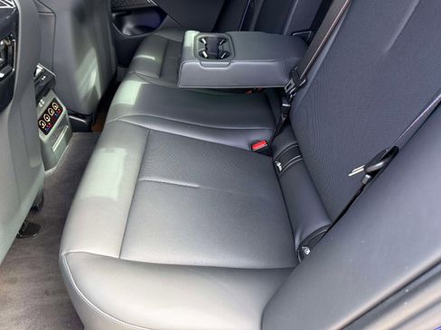 Used 2025 BMW M5 w/ Carbon Package image 25