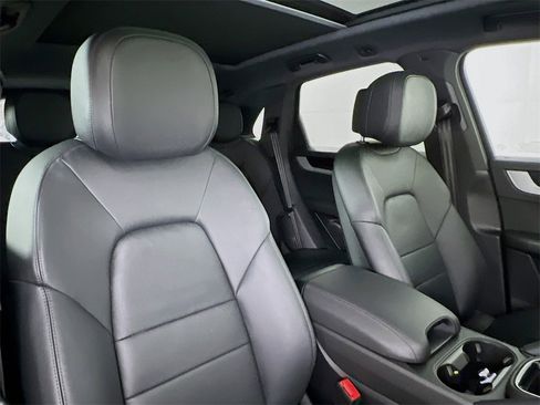 Used 2024 Porsche Cayenne image 27
