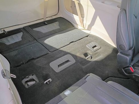 Used 2024 Chrysler Pacifica Touring-L image 18