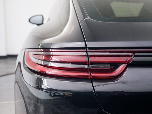 Used 2020 Porsche Panamera image 11