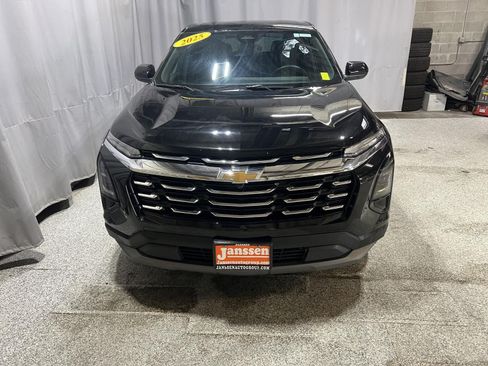 Used 2025 Chevrolet Equinox LT AWD/4WD image 3