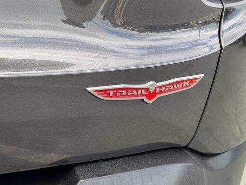 Used 2019 Jeep Renegade Trailhawk w/ UConnect 8.4 Nav Group AWD/4WD image 17