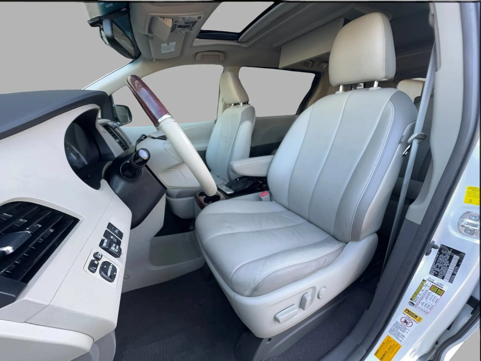 Used 2011 Toyota Sienna Limited w/ Premium Pkg AWD/4WD image 17
