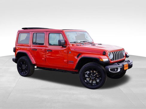 Certified 2025 Jeep Wrangler Unlimited Sahara w/ Safety Group AWD/4WD image 3