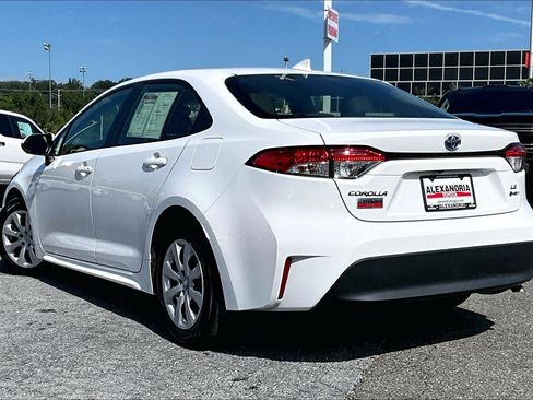 Used 2025 Toyota Corolla LE FWD image 11