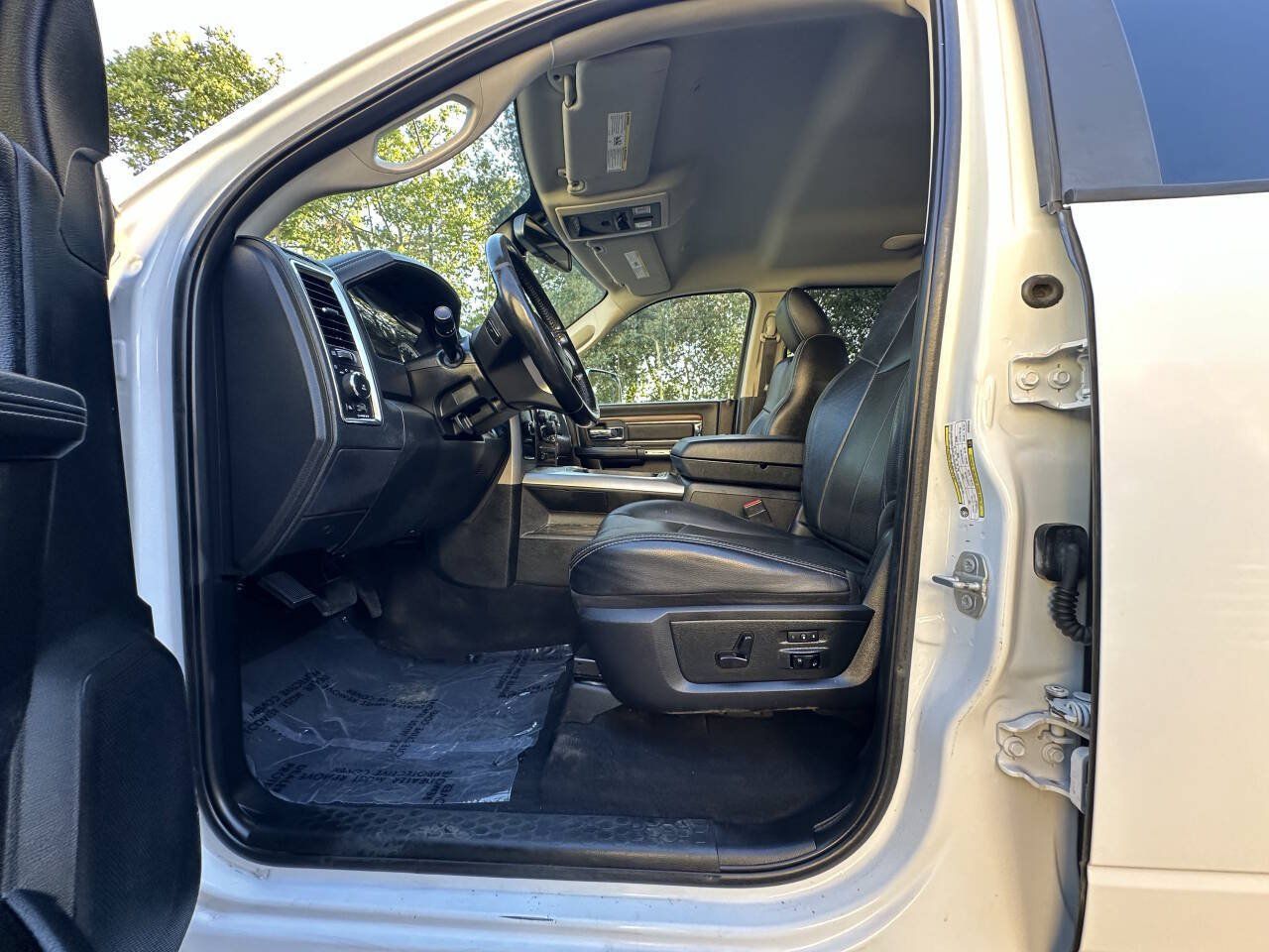 Used 2018 RAM 3500 Laramie w/ Convenience Group AWD/4WD image 10