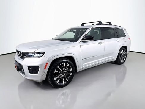 Used 2022 Jeep Grand Cherokee L Overland w/ Luxury Tech Group IV AWD/4WD image 3