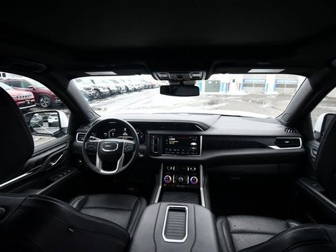 Used 2023 GMC Yukon XL Denali RWD image 3