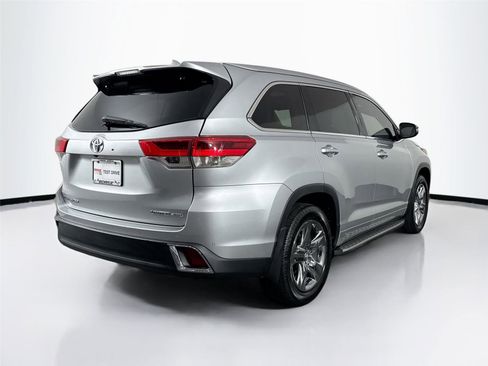 Used 2019 Toyota Highlander Limited Platinum AWD/4WD image 2