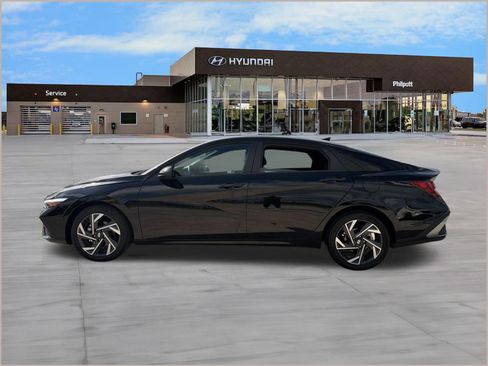 Certified 2025 Hyundai Elantra Sport FWD image 2
